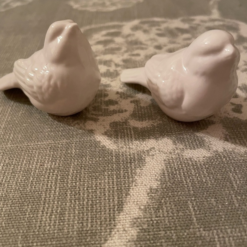 Two porcelain white birds